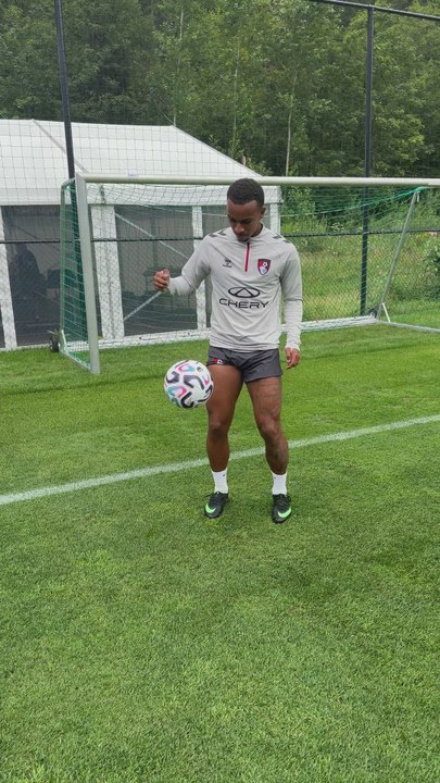La descomunal calidad de Kroupi, el delantero del Bournemouth que sigue media Europa
