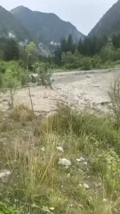 Tourists stranded at Jiuzhaigou mountain after mudslides