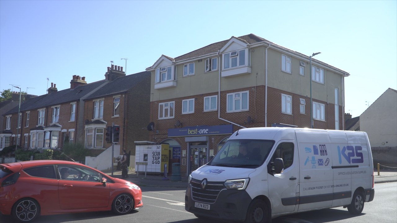 An investigation opens after a baby fell from a window in Gillingham