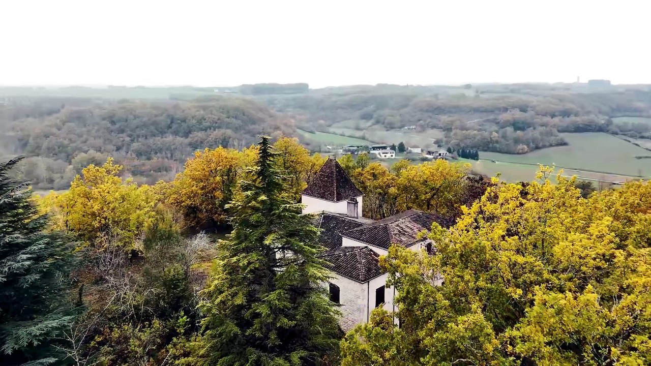 ¡Joyería de oro abandonada en un castillo en el acantilado de una familia tailandesa!