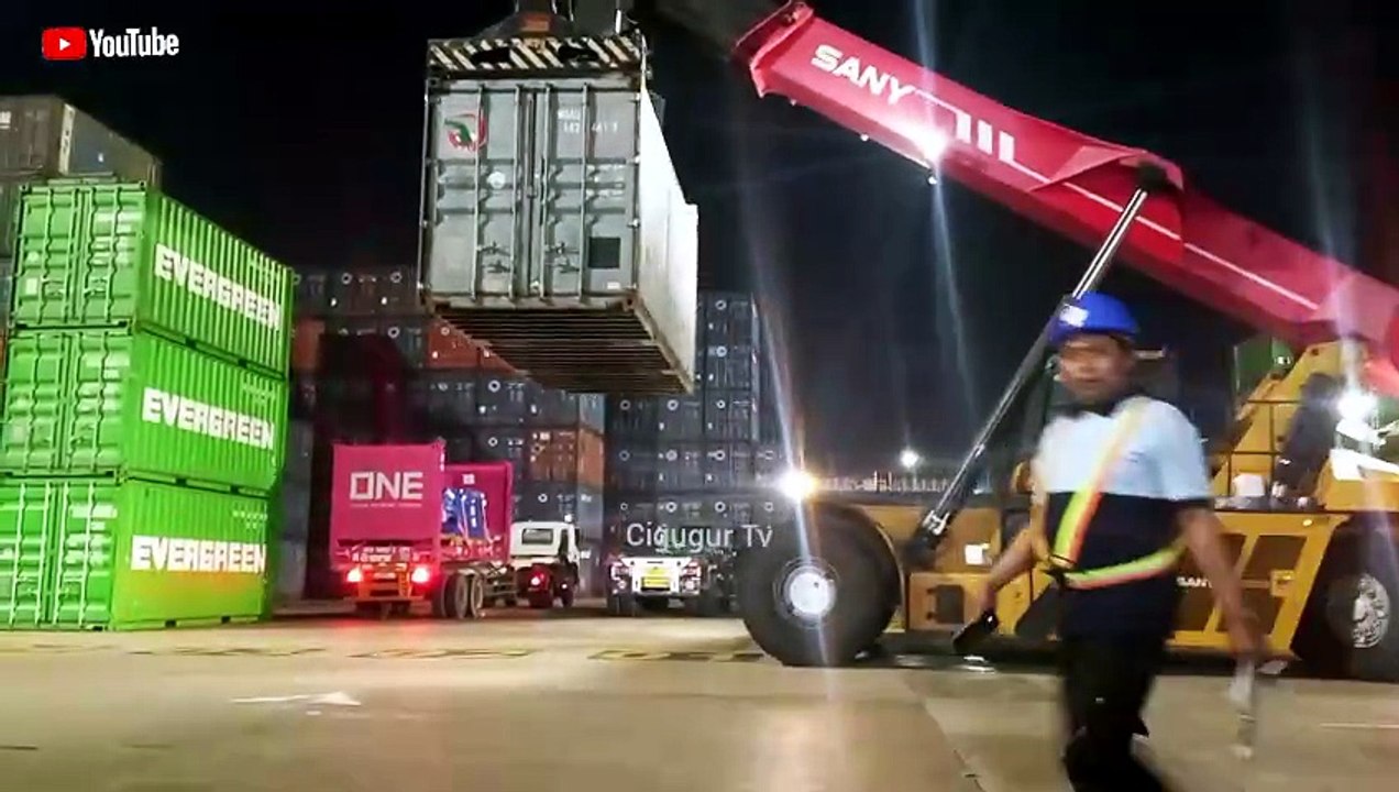 Container unloading operations at Yard 219, Tanjung Priok Port.