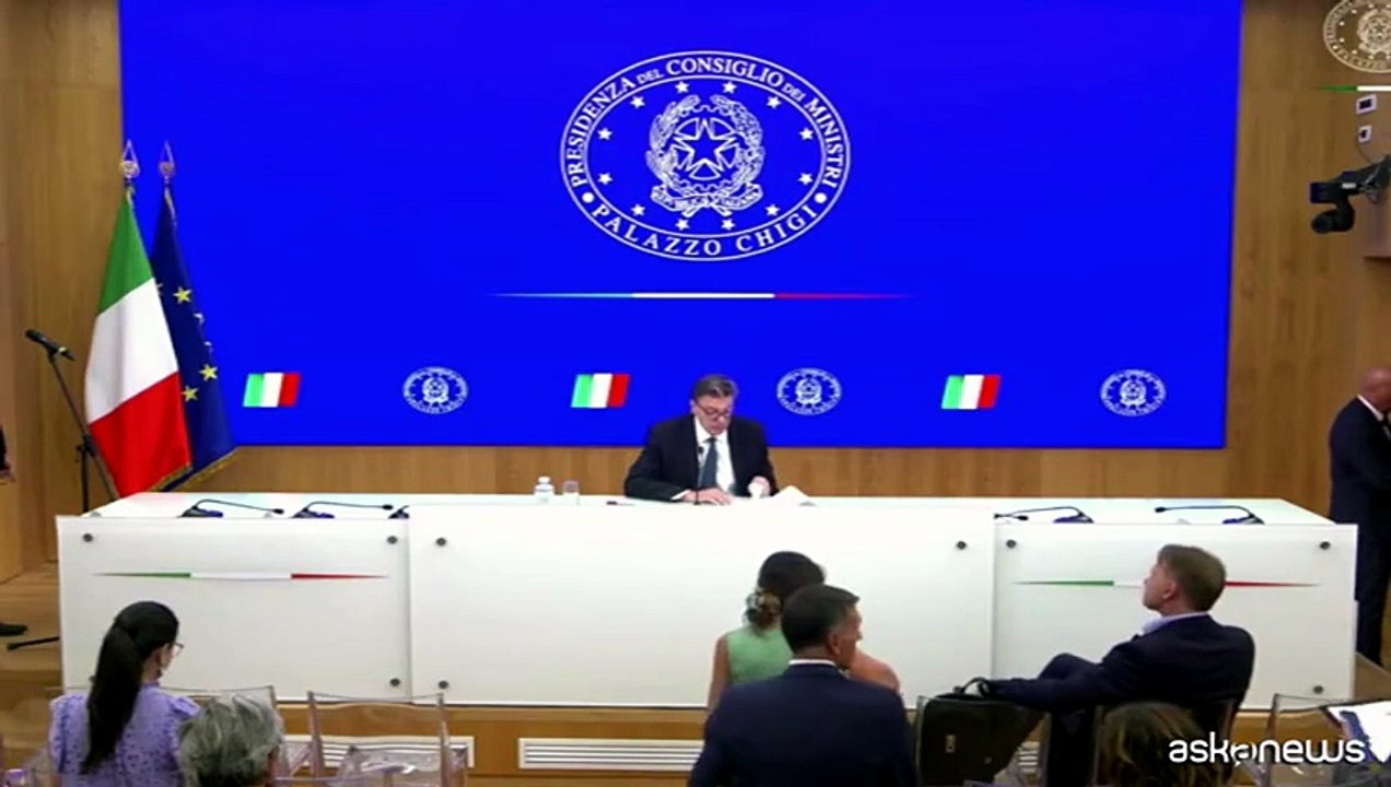Carburanti, Giorgetti: sconto sul gasolio per 17 cent fino 6 agosto