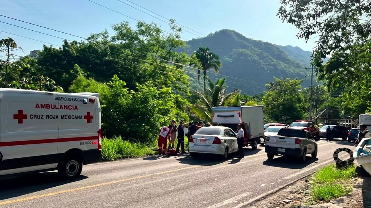 Choque en carretera a Mismaloya deja tres heridos | CPS Noticias Puerto Vallarta
