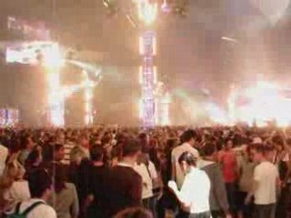 Carl Cox Live @ Unighted 2008 by Cathy Guetta part1