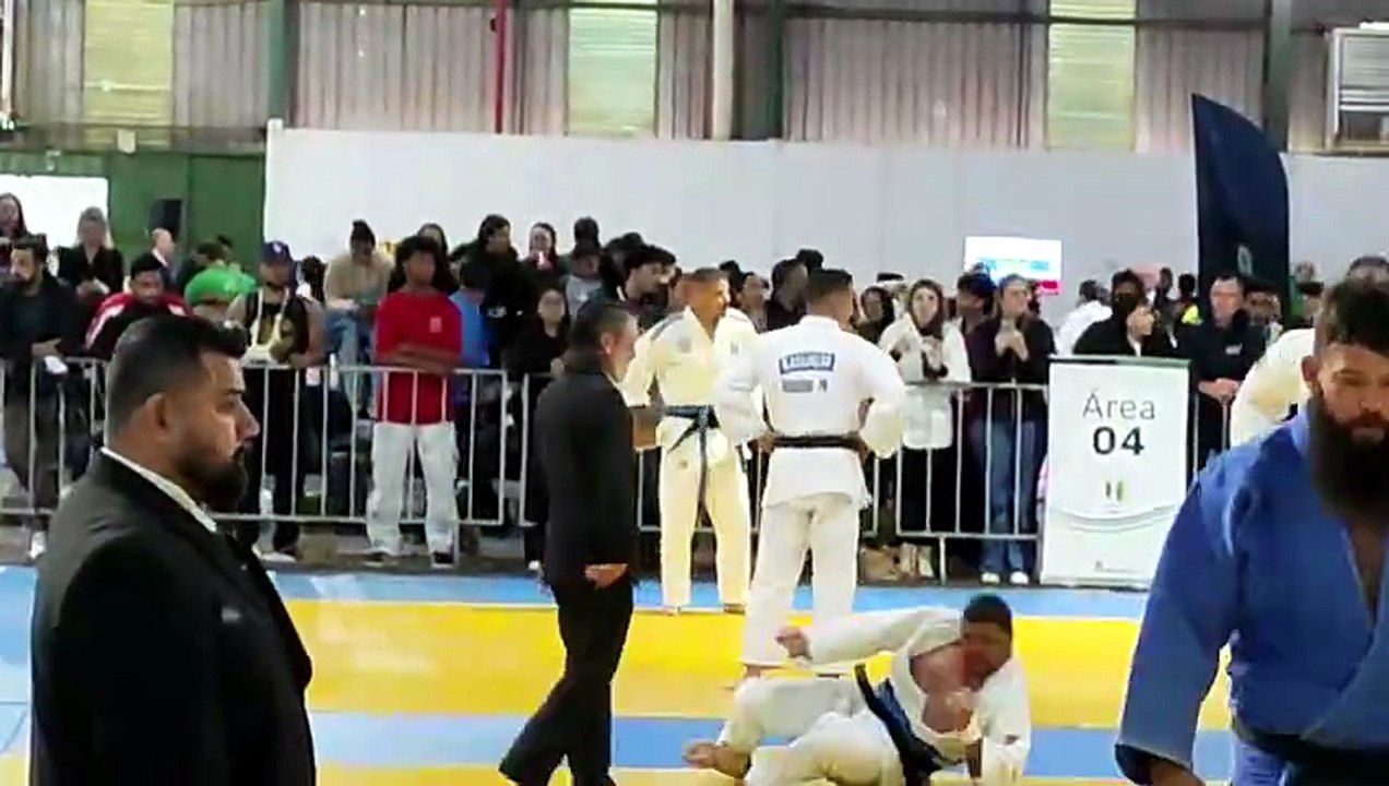 Judocas da Associação Juan Jimenez conquistam dois ouros e um bronze no Paraná Combate 2026