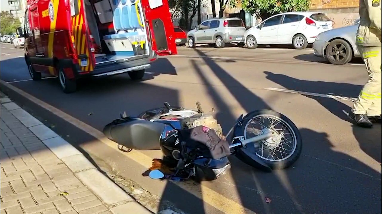 Duas pessoas ficam feridas após colisão na Rua Recife, no Centro