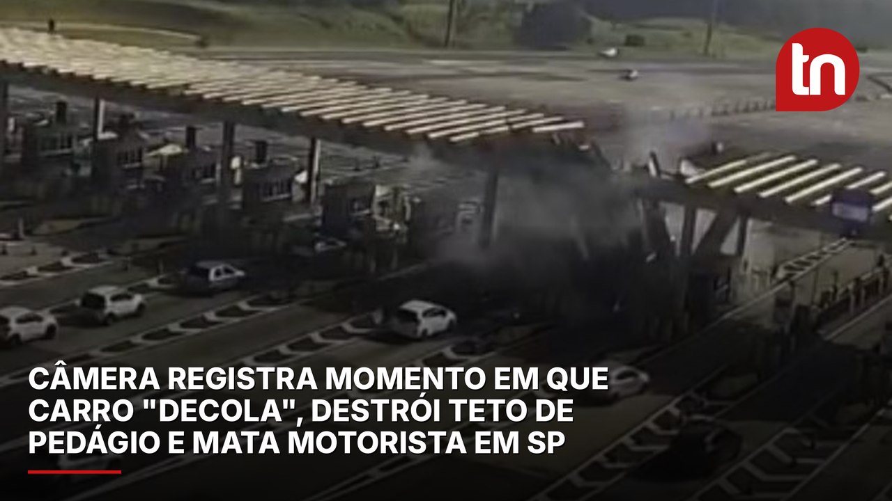 Câmera registra momento em que carro "decola", destrói teto de pedágio e mata motorista em SP