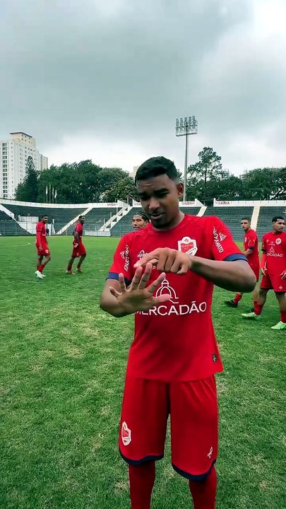Jogador com seis dedos