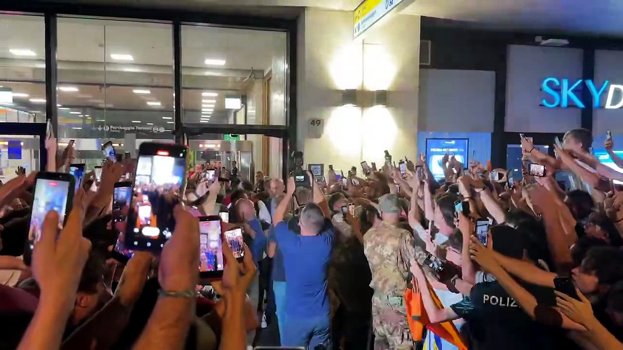 Castro è arrivato a Roma: entusiasmo alle stelle, l'ovazione dei tifosi giallorossi
