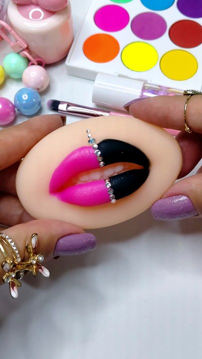 ASMR Pink Black Lips