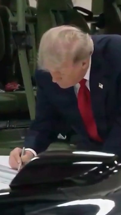 Trump signs Corvette “Stars & Steel Edition”