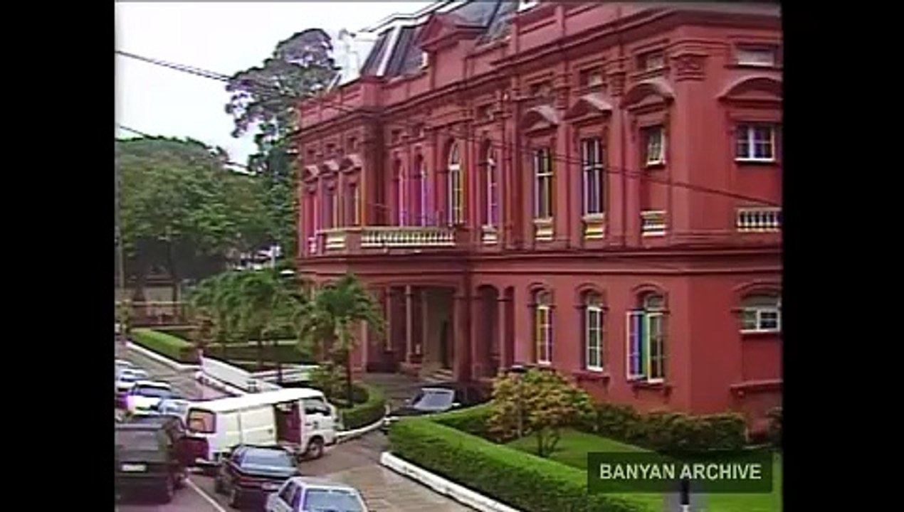 PRESIDENT LAYS WREATH AT RED HOUSE