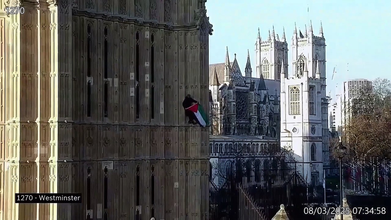Protester sentenced after climbing Big Ben