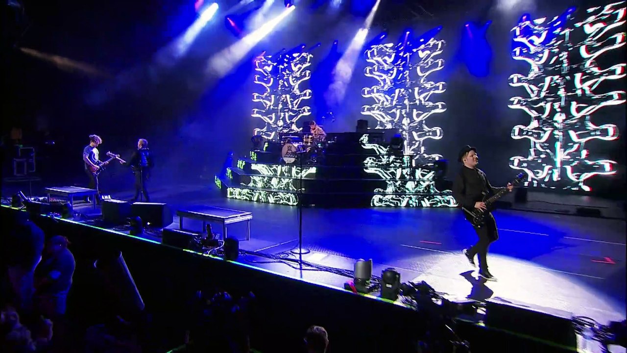Dance, Dance - Fall Out Boy (live)