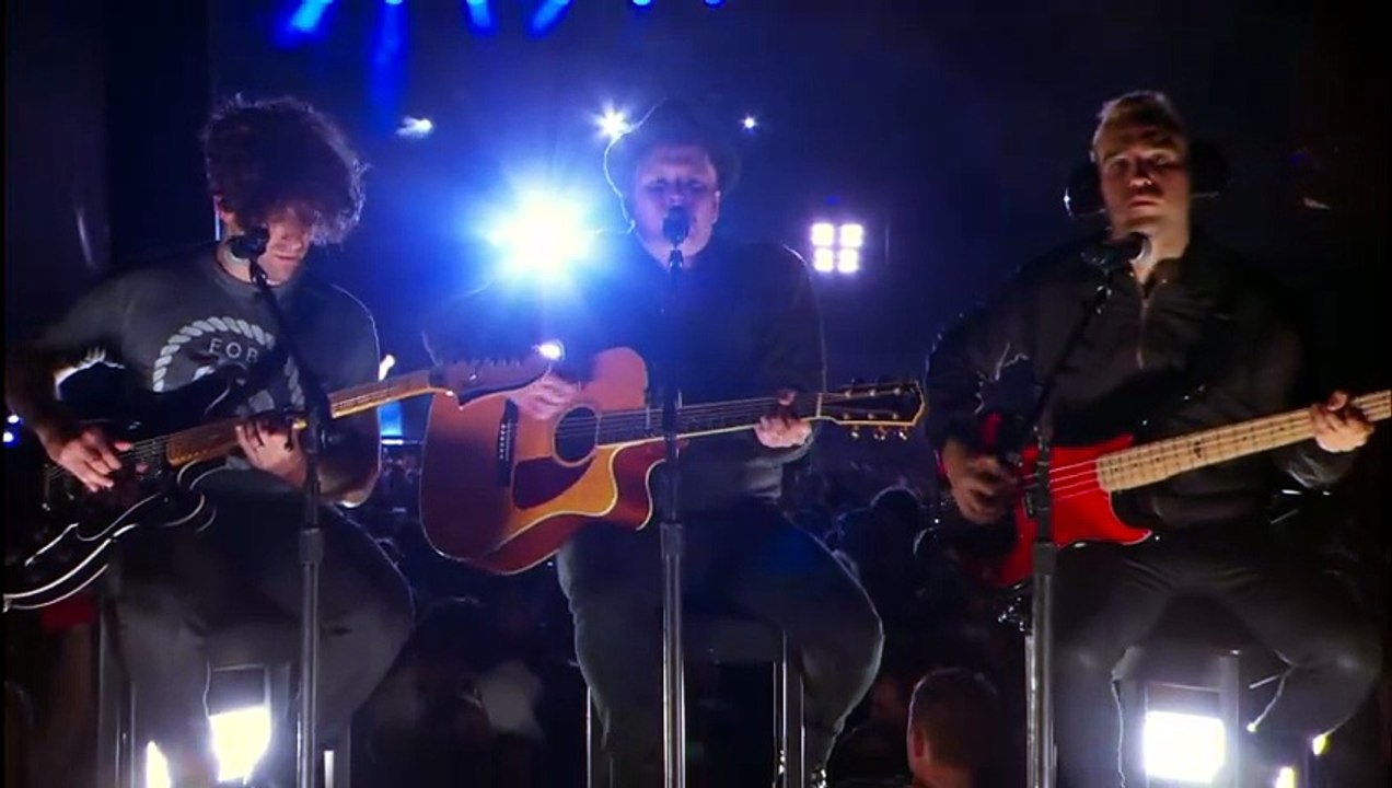 Young Volcanoes - Fall Out Boy (acoustic)