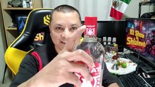 Abriendo una botella de Vodka Karat Con Agua De El Grifo Gringato Platicando Cosas De La Vida