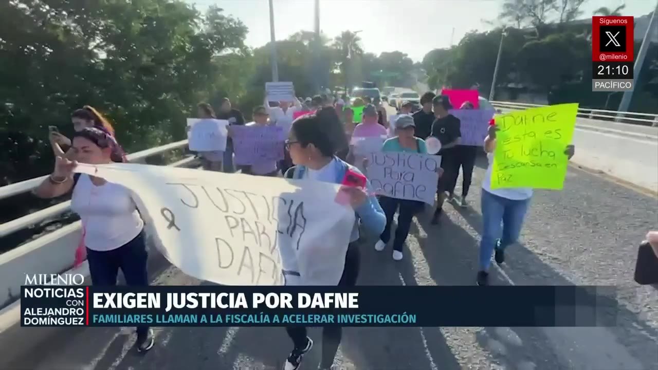 Manifestantes bloquean puente Tampico exigiendo que Fiscalía ceda caso del feminicidio de Dafne