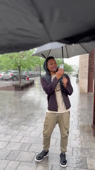 Rain in New Jersey Reveals Group Accidentally Brought Reflectors Instead Of Umbrellas