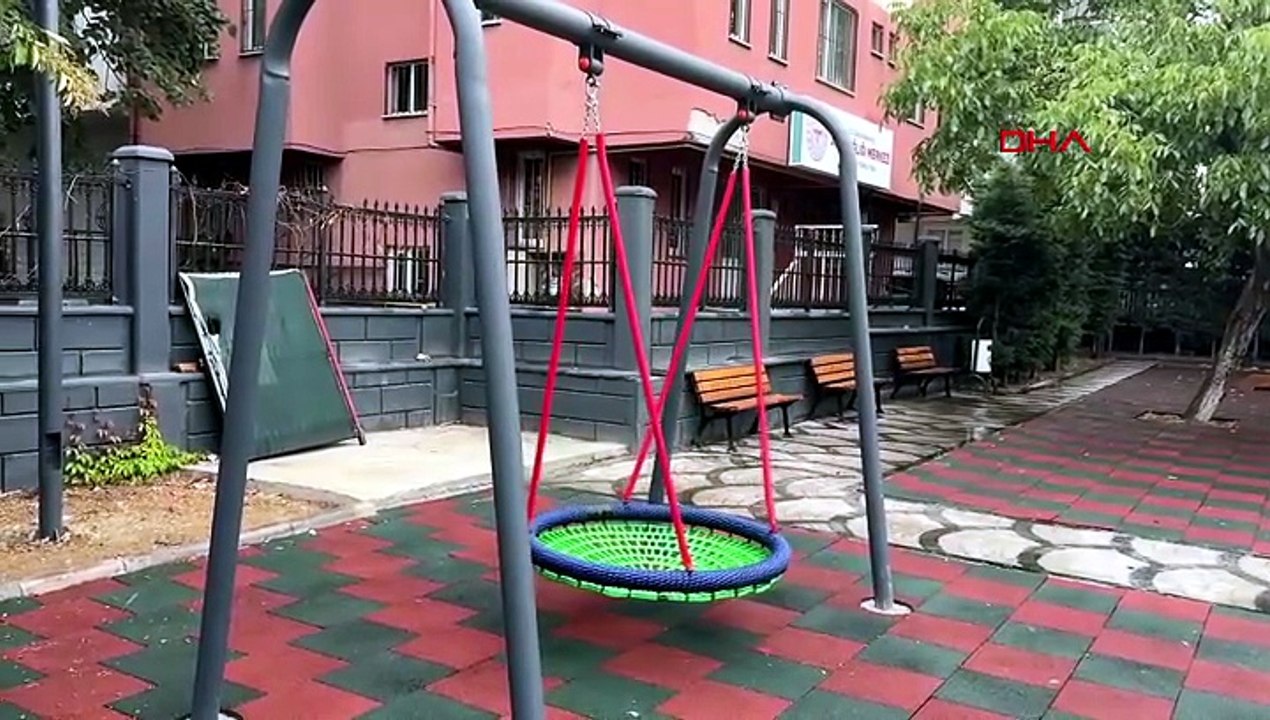 Parkta tehlike saçan salıncak! Kısa sürede 4 kişi yaralandı
