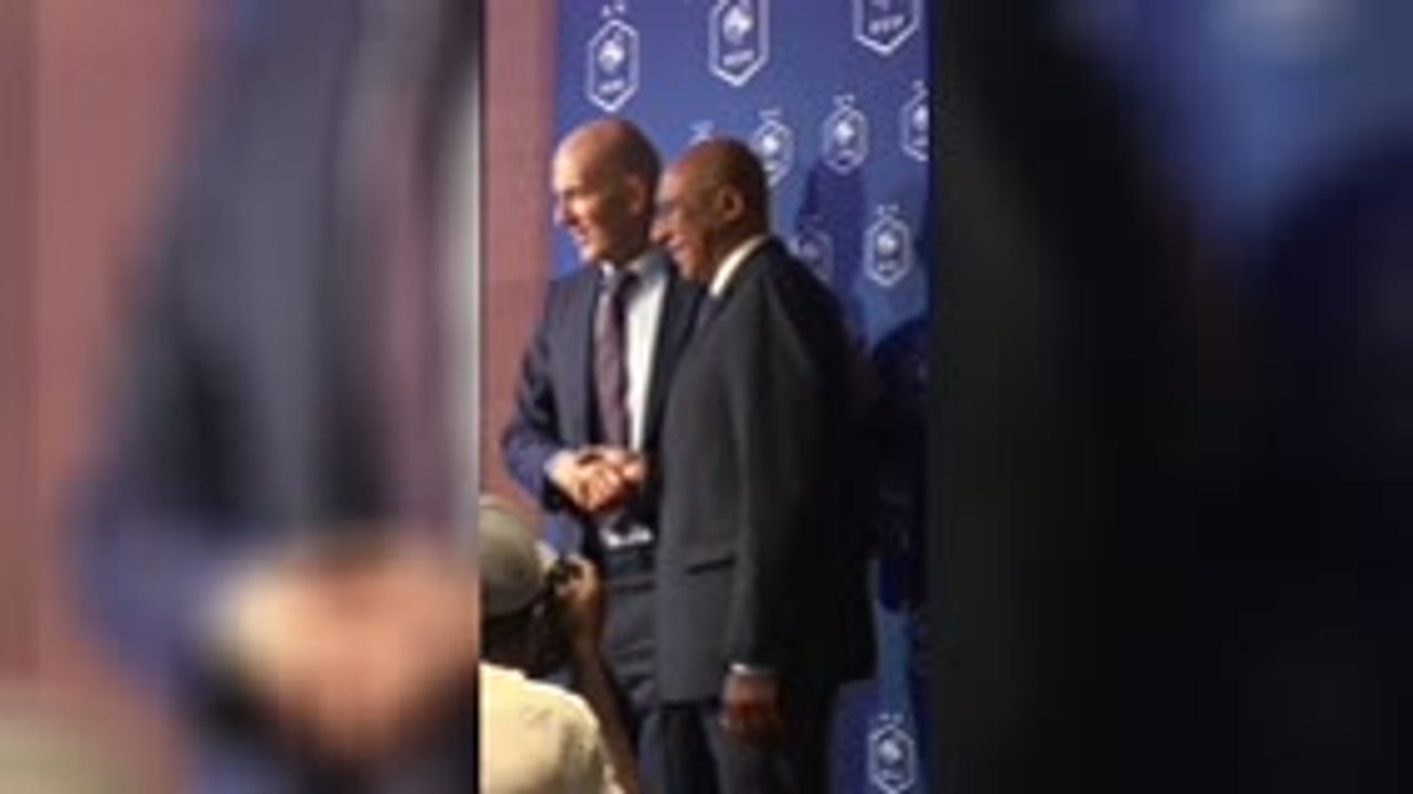 Bleus - Les images de Zinédine Zidane aux côtés du président Diallo