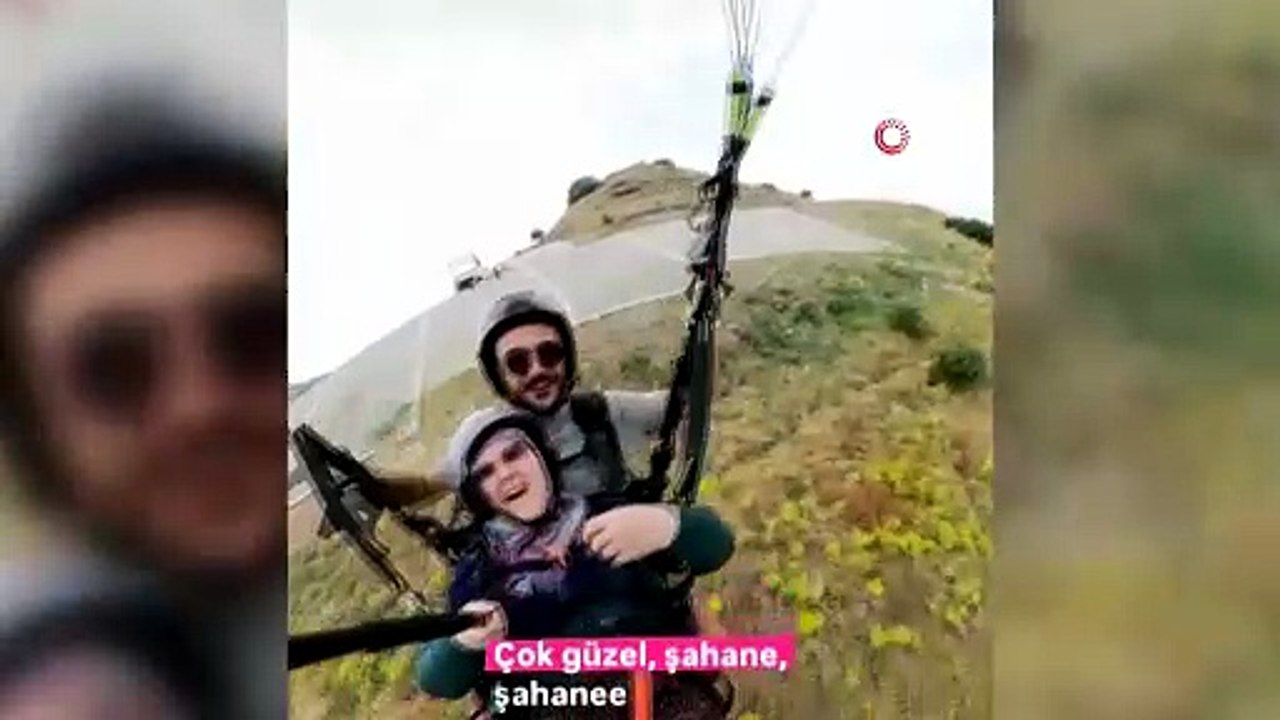 Paraşütle gökyüzüne yükseldi, esprileriyle gönülleri fethetti: 'İnşallah tansiyonum yükselmez'