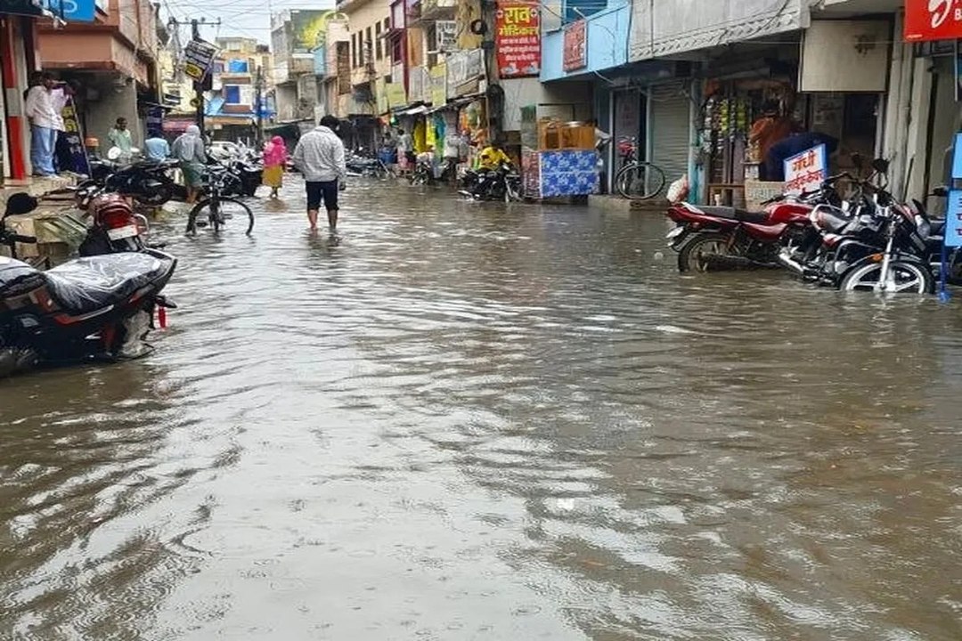 बारिश से बदला मौसम