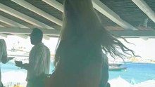 Η Μαρίνα Πατούλη χορεύει στη Μύκονο