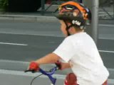 Jules à vélo sans les petites roulettes