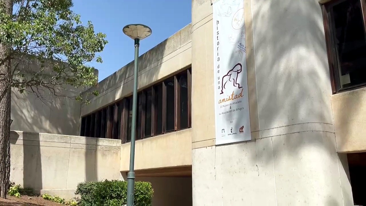 Cuatro encapuchados se llevan 200 monedas de oro del Museo de Albacete en minuto y medio