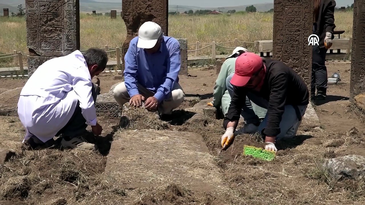 Anadolu'nun Tapusu olarak biliniyor: Bitlis'te 16 mezar gün yüzüne çıkarıldı