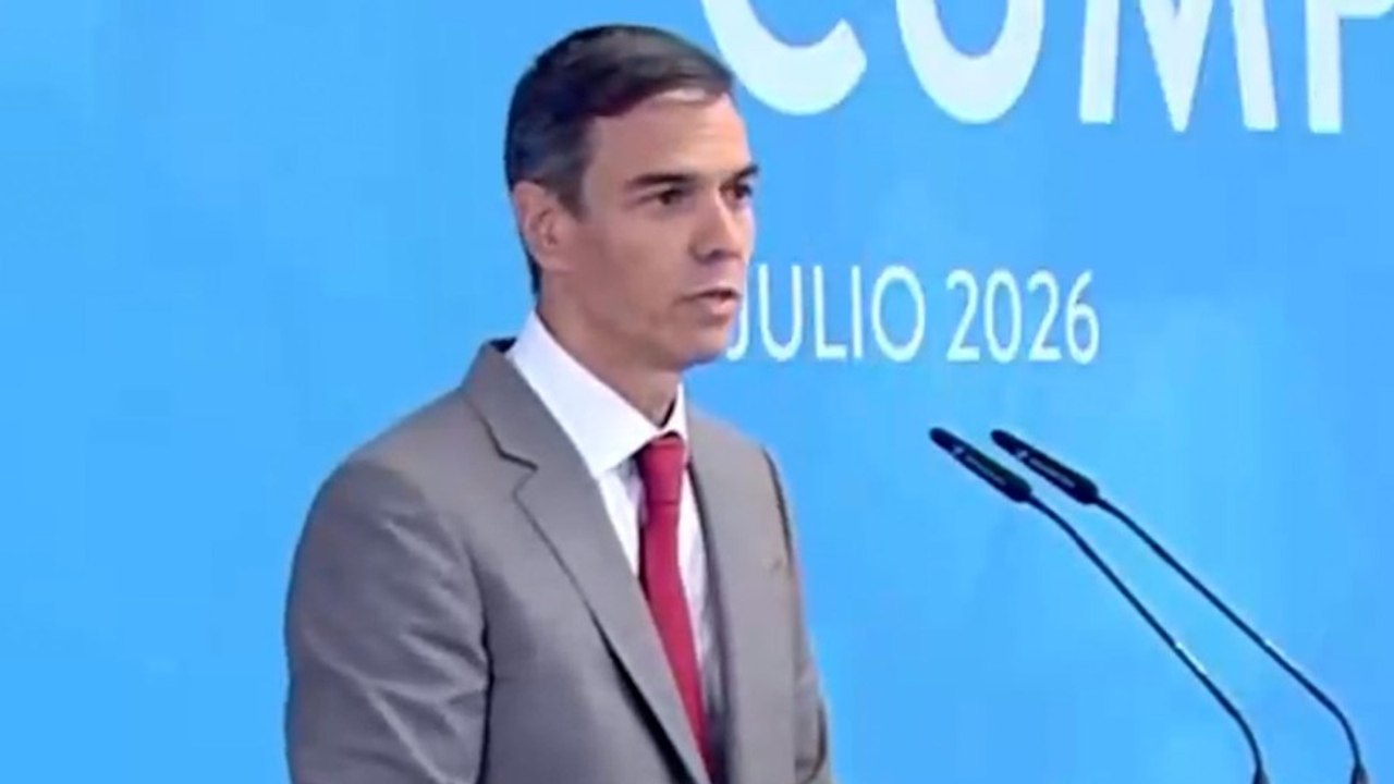 Sánchez se marca un 'Aló presidente' de hora y media de autobombo antes de irse de vacaciones: "Queda un año más"