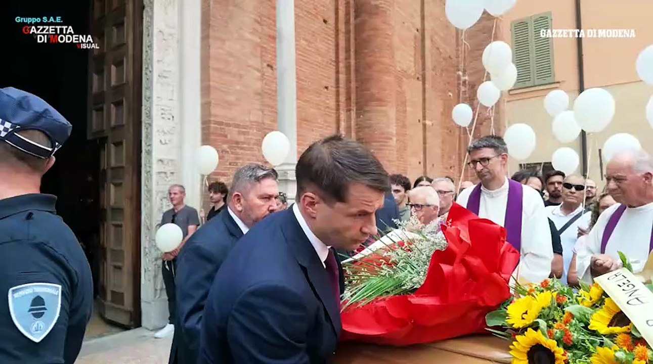 Il funerale di Monica Esposito, vittima dell'attentato a Modena