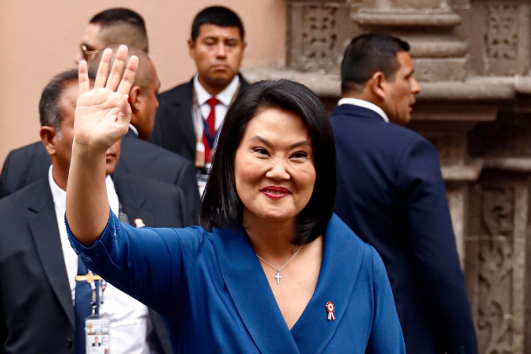 La derechista Keiko Fujimori acaba de jurar el cargo toma posesión como presidenta de Perú