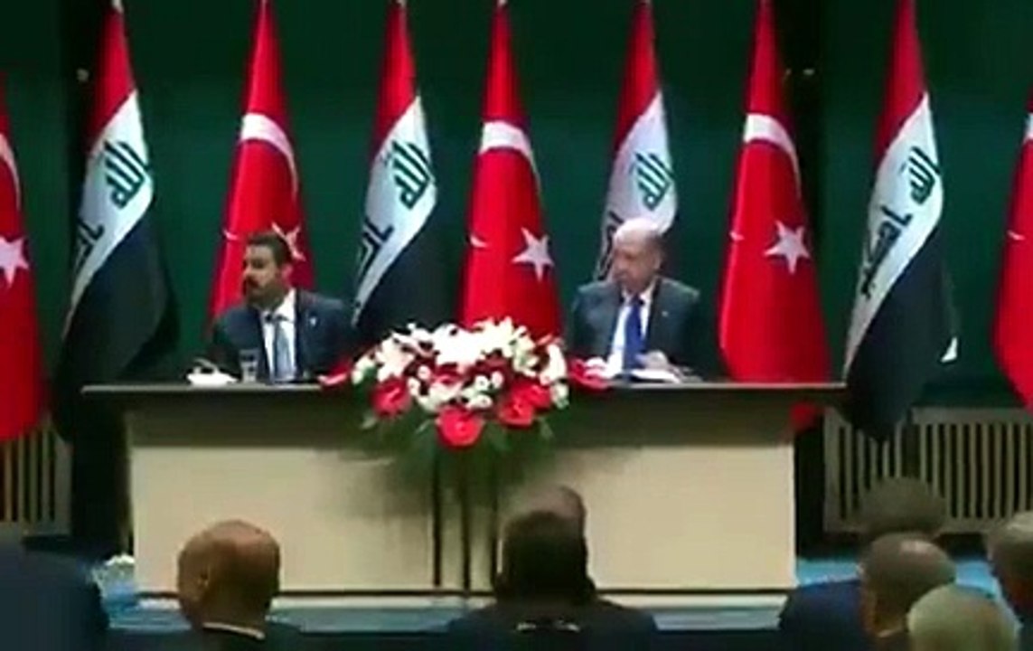 Canlı yayında imza krizi: Iraklı bakan imza atmakta tereddüt etti