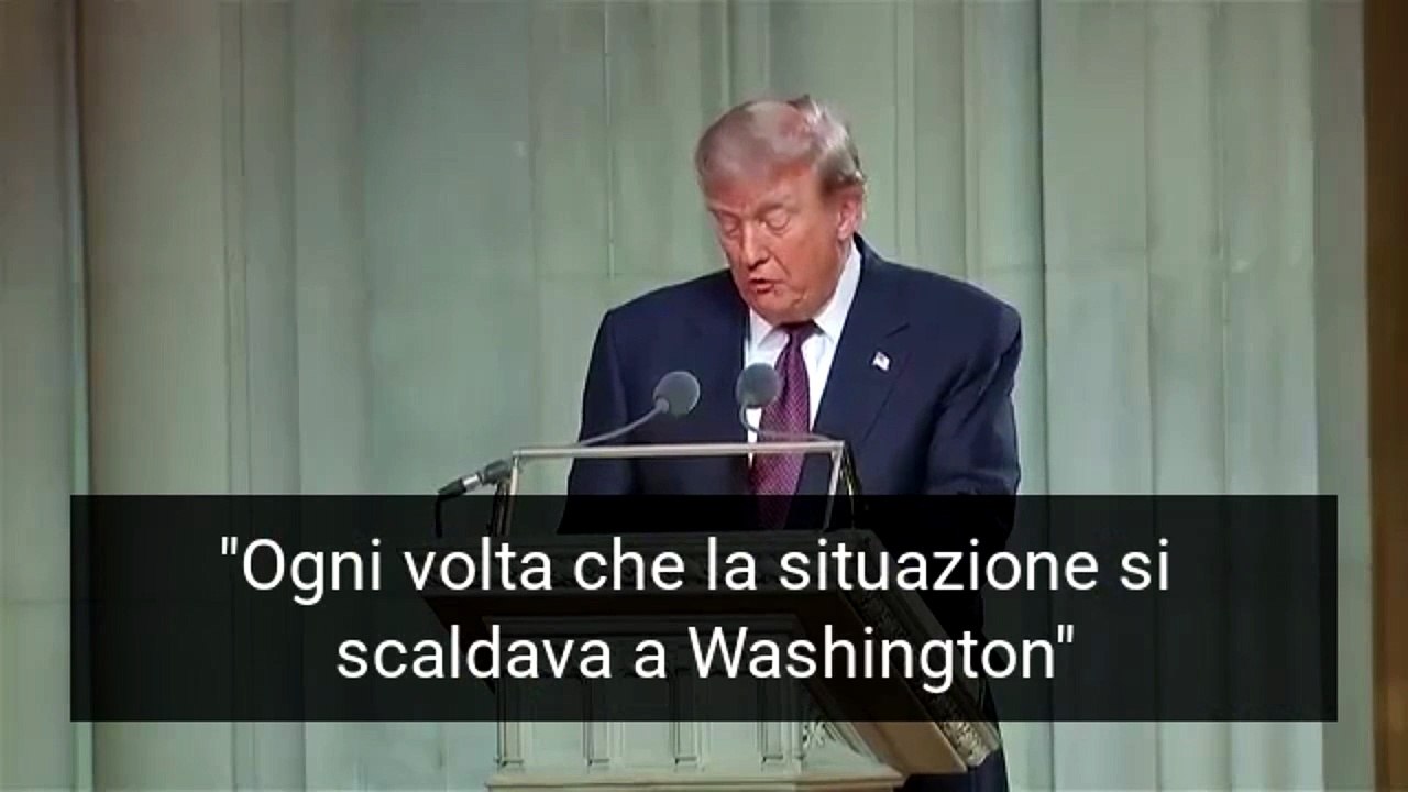 Trump e l'elogio al funerale di Graham: "Piaceva a tutti. Anzi, no" - Video