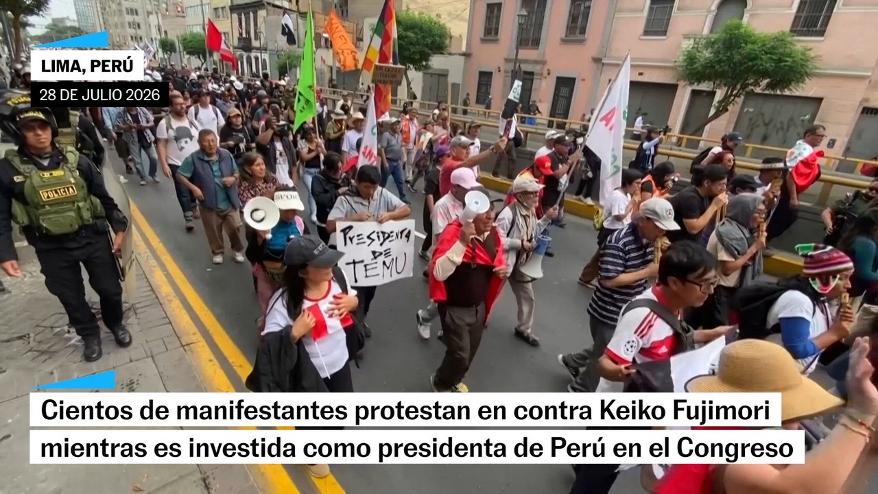 Cientos de personas protestan contra Keiko Fujimori durante su investidura