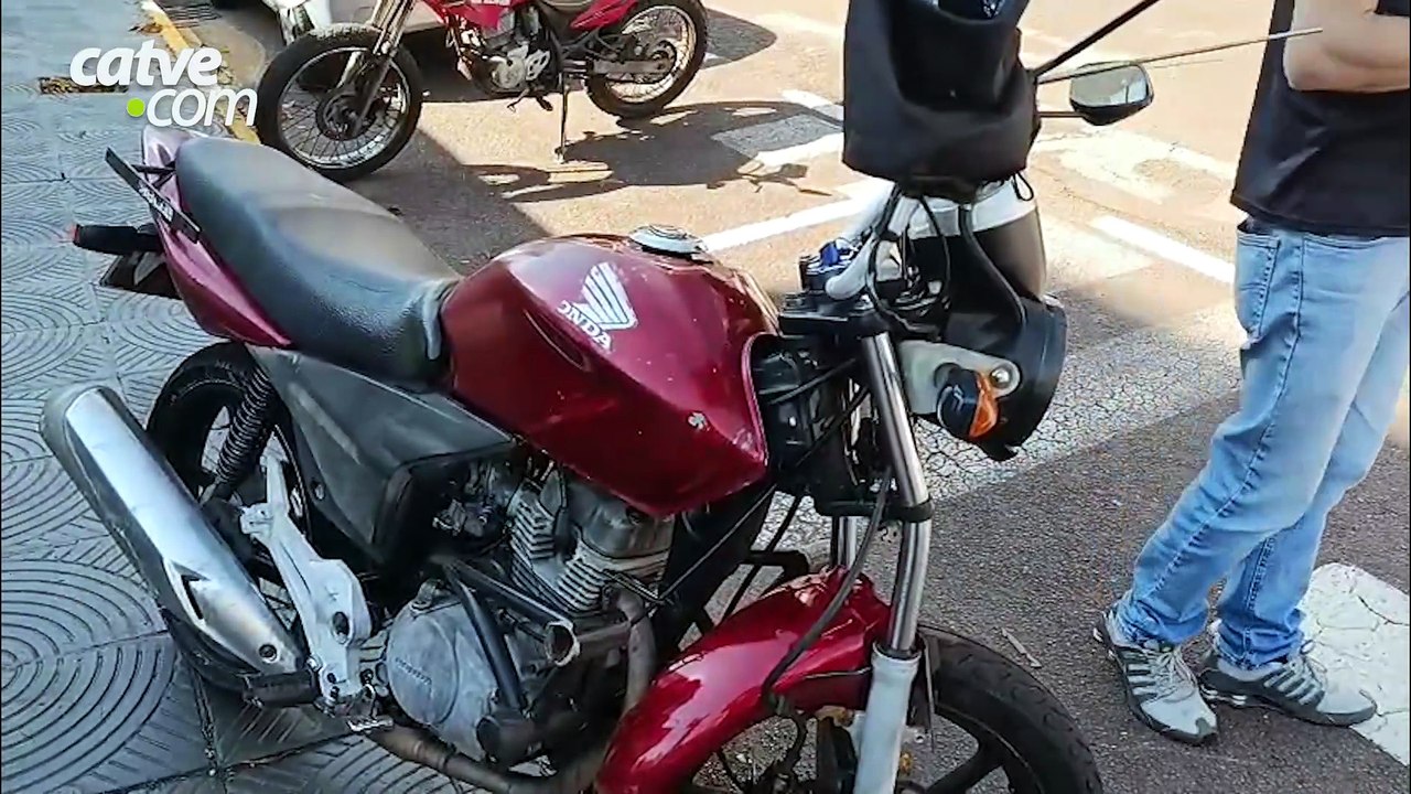 Moto e caminhonete se envolvem em acidente no centro de Toledo