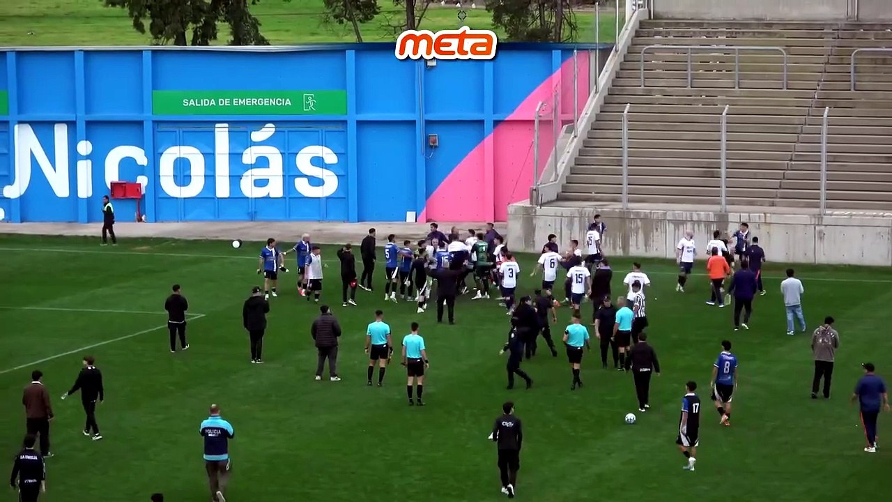 VIDEO. La final del fútbol de San Nicolás terminó a las piñas