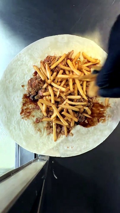 French Tacos Viande Kebab Sauce Barbecue & Frites & Sauce Gruyère. #BR3 #Tacos #Food #Foodies #Foodie