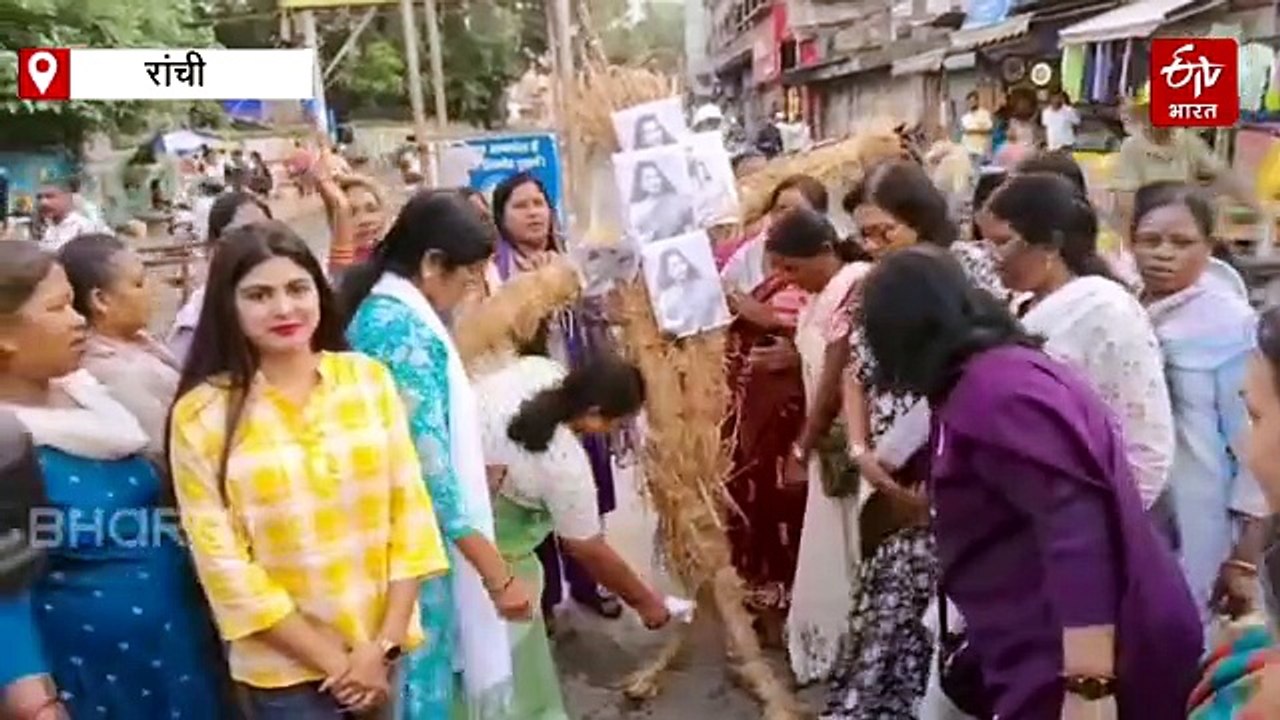 झारखंड महिला कांग्रेस ने BJP सांसद का 'फूंका पुतला', कंगना रनौत के विवादित पर भड़की विरोध की 'चिंगारी'