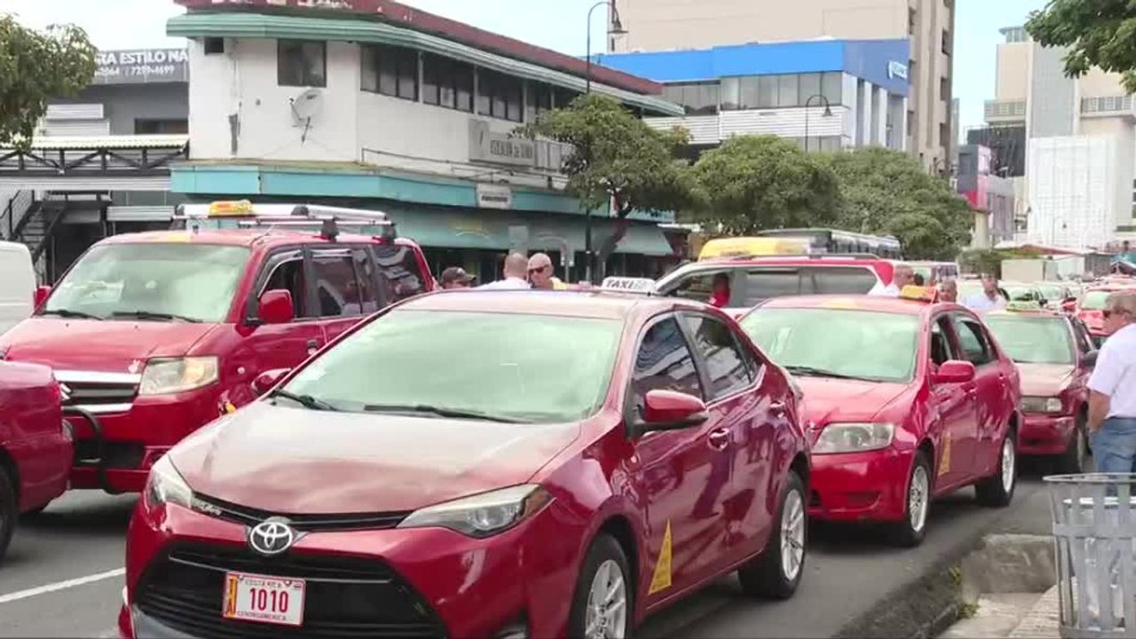 tn7-cada-vez-cuesta-mas-sobrevivir-taxistas-marchan-para-exigir-regulacion-de-plataformas-280726