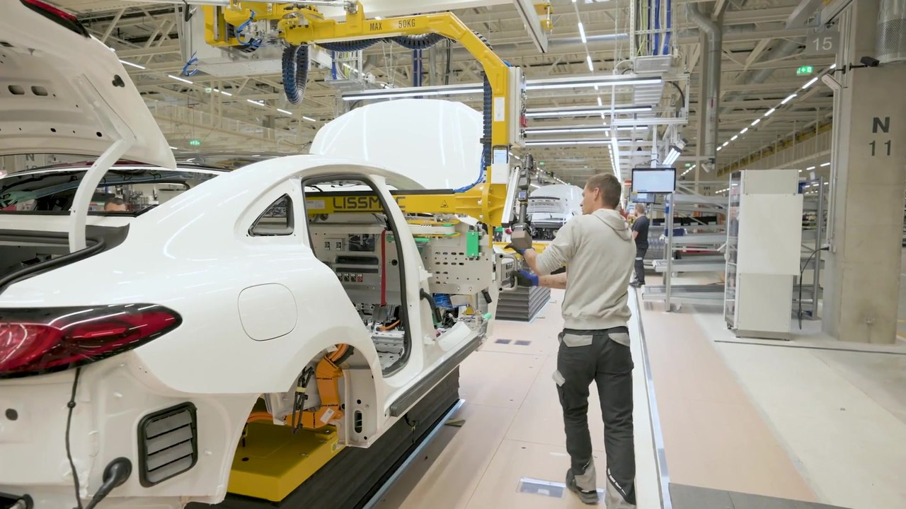 Mercedes-Benz Kecskemét plant extension - Rooftop and Cockpit Assembly