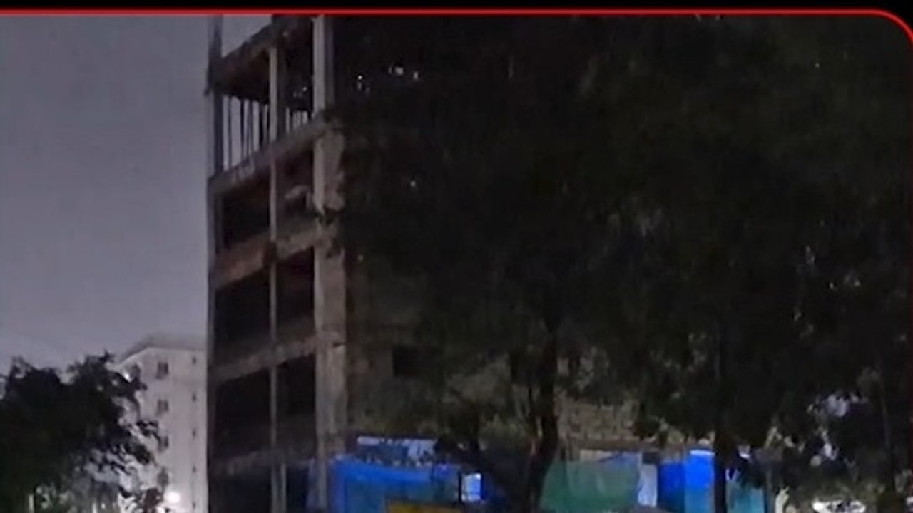 हैदराबाद में बारिश के बीच खुले ड्रेन में गिरा 70 साल का बुजुर्ग, तलाश जारी
