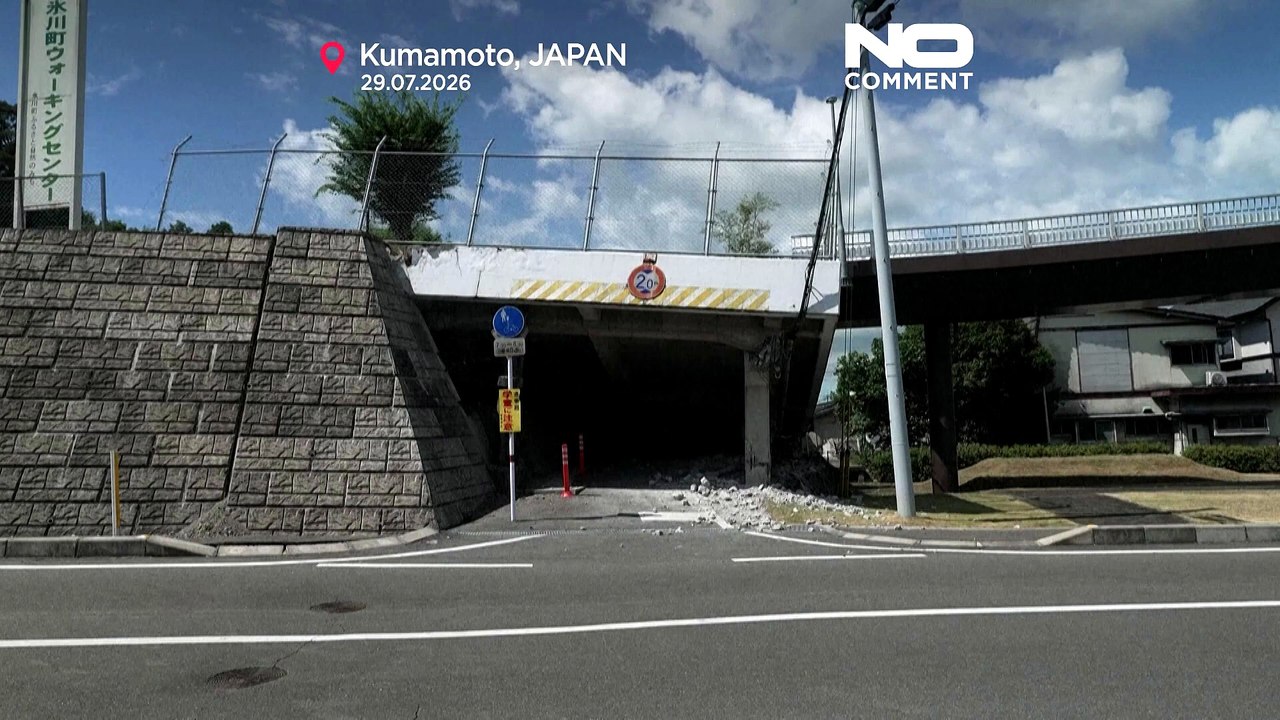 Japan earthquake shakes Kumamoto newsroom as staff shelter under desks