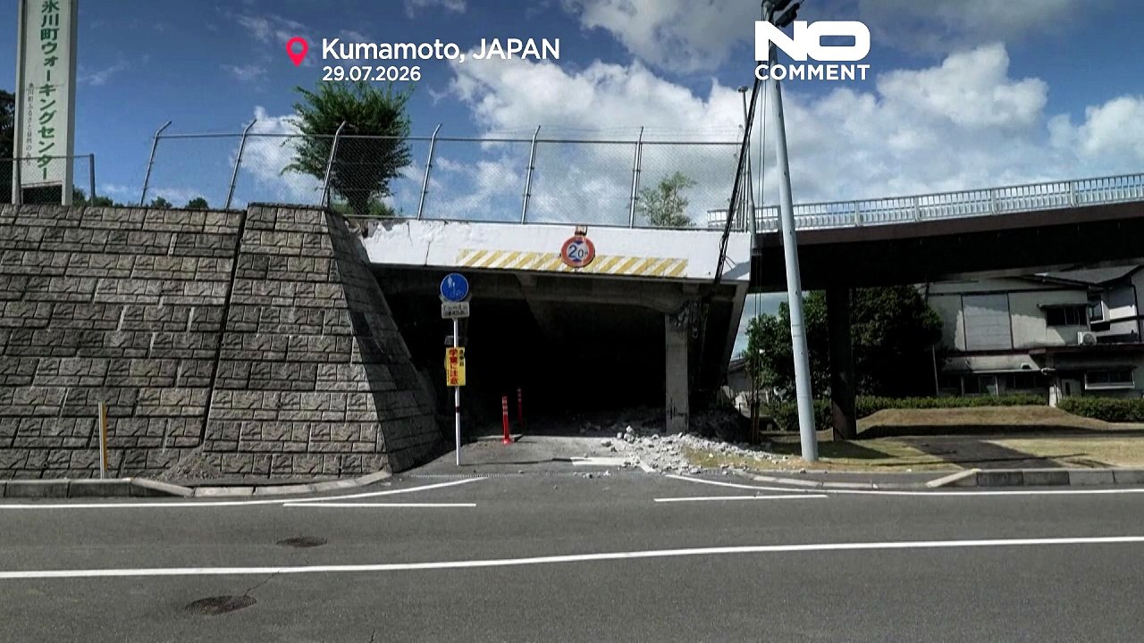 Földrengés rázott meg egy japán szerkesztőséget, a dolgozók az asztalok alá bújtak