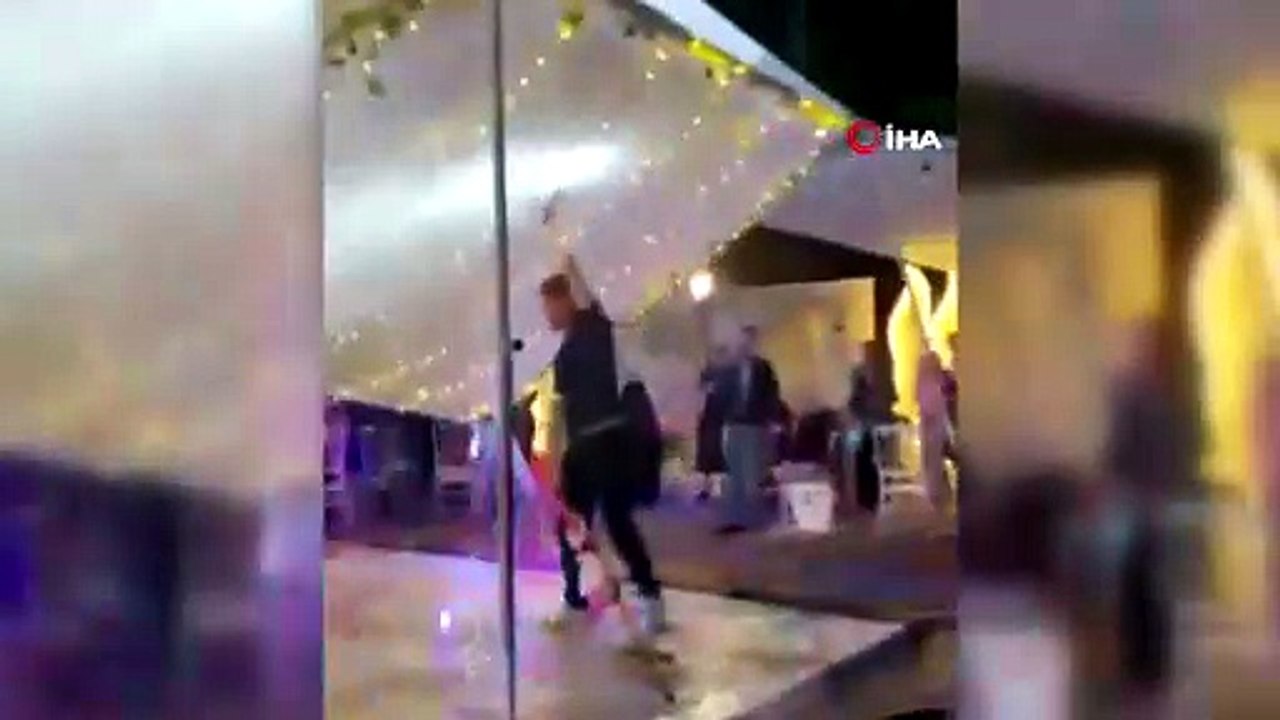 Düğünde oynayanların üzerine tente devrildi, eğlence kısa aranın ardından devam etti