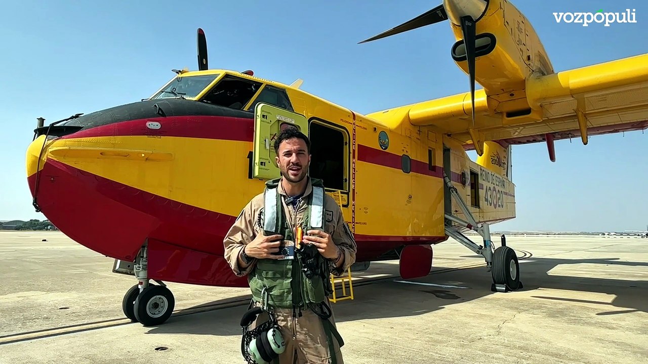 Comandante Gimeno, apagafuegos del Ejército del Aire: “No llevamos ningún sistema de puntería, todo depende de la experiencia”