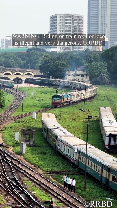 Like a snake on the rails! 🐍🛤️💨