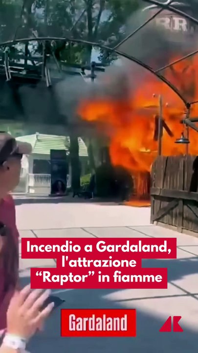 Sbircia la Notizia Magazine - Paura a Gardaland: divampa un incendio nel parco