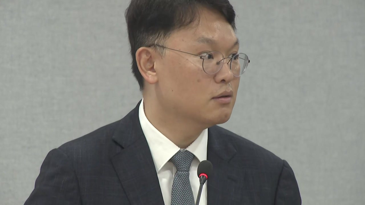 '특징주' 기사로 93억 챙긴 기자·회계사 등 기소 / YTN